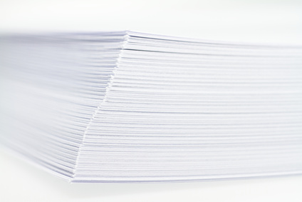 Stapel von weißem Druckpapier